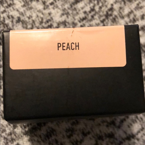 KVD Lock-It Brightening Powder - Peach - Picture 4 of 5